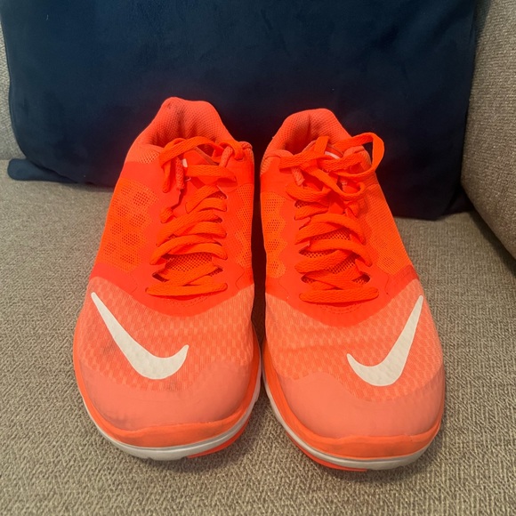 Nike FS Lite Run 3 Shoe - Neon Orange/White - 6.5 - Picture 2 of 8